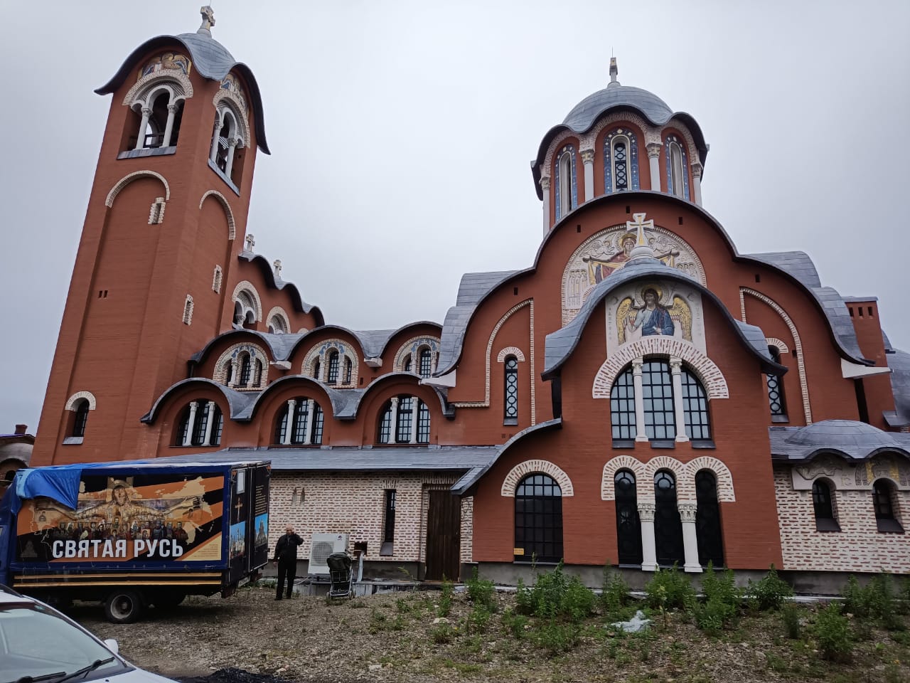 Продолжается пребывание Животворящего Креста Господня в храмах Приморья