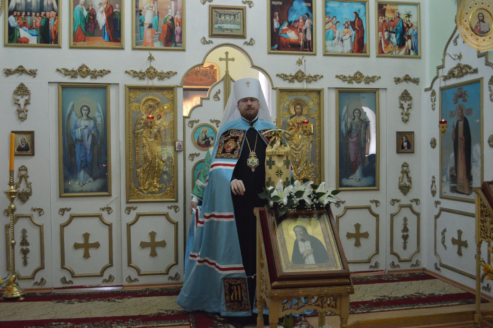 Глава Приморской митрополии совершил всенощное бдение в храме святого преподобного Серафима Саровского