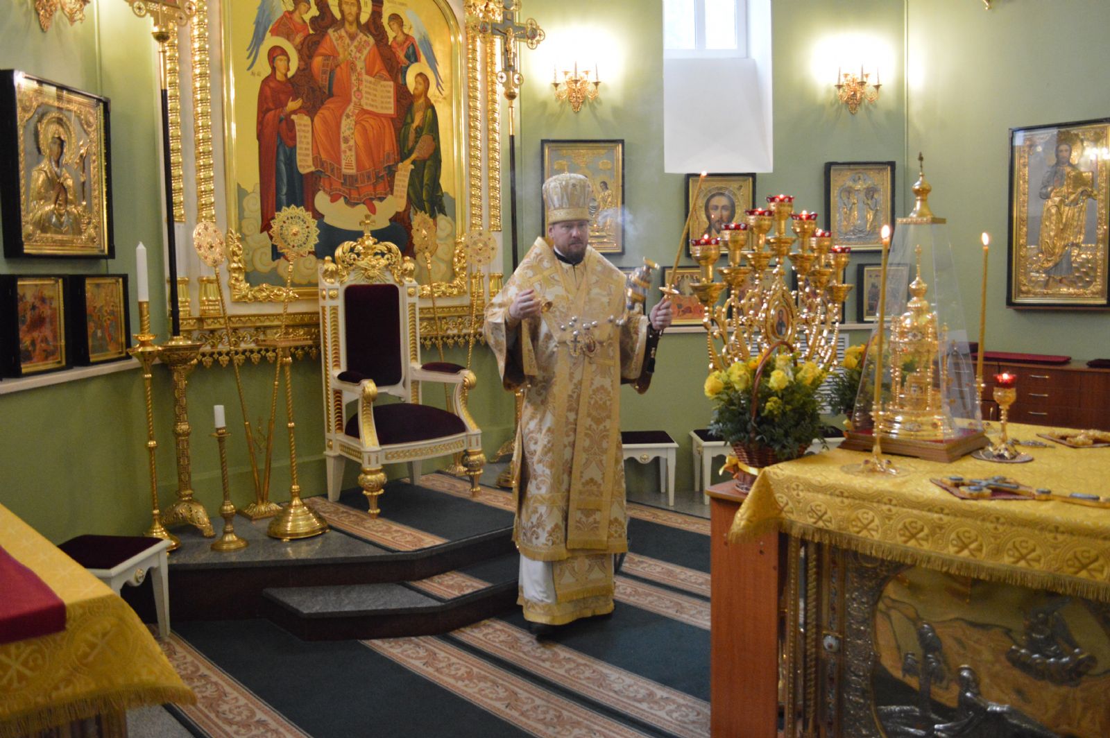 Митрополит Владимир совершил всенощное бдение в Покровском соборе