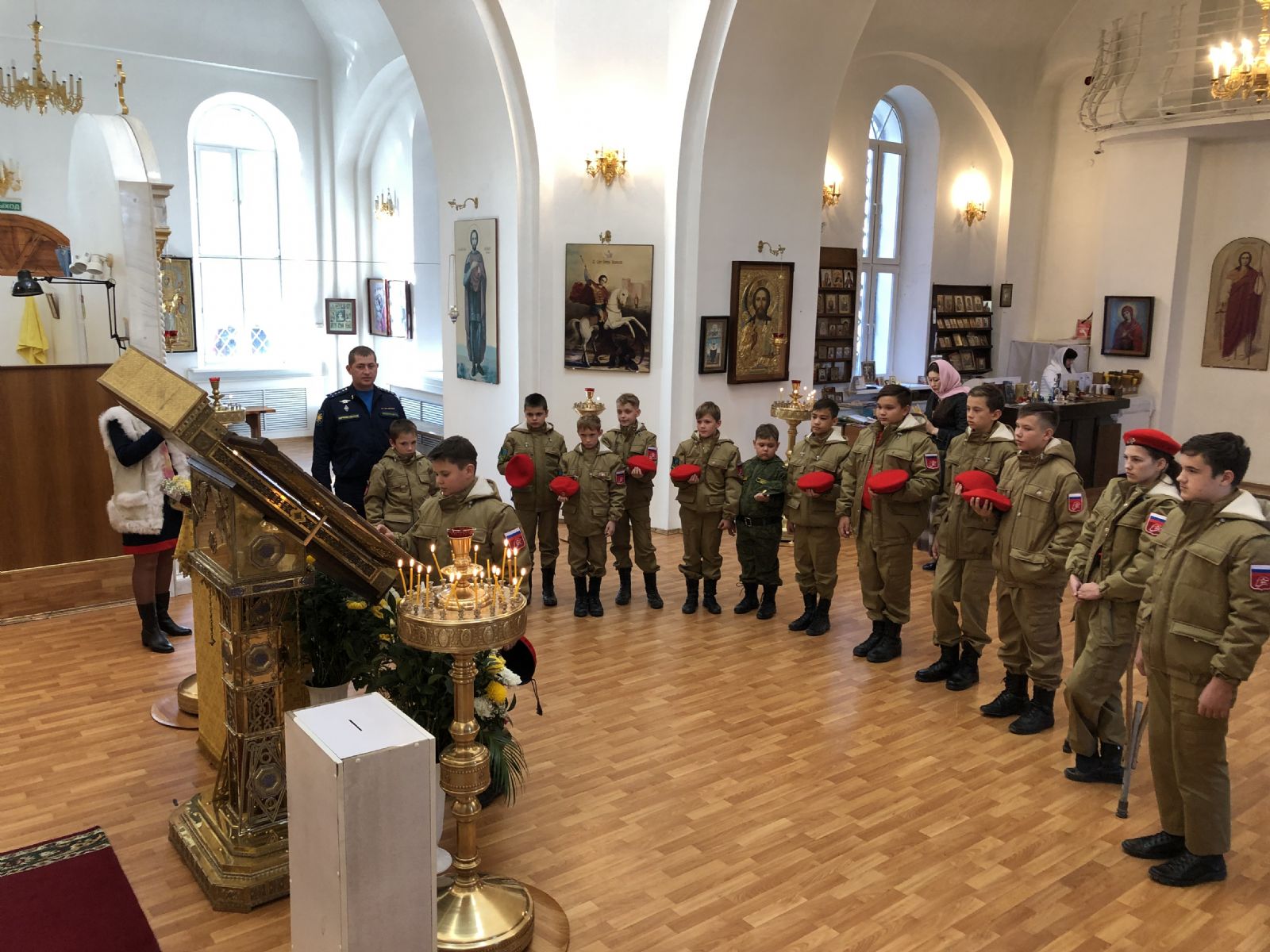 Для юнармейцев провели экскурсию по храму