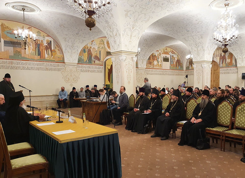 Епископ Уссурийский Иннокентий посетил конференцию «Прославление и почитание святых»