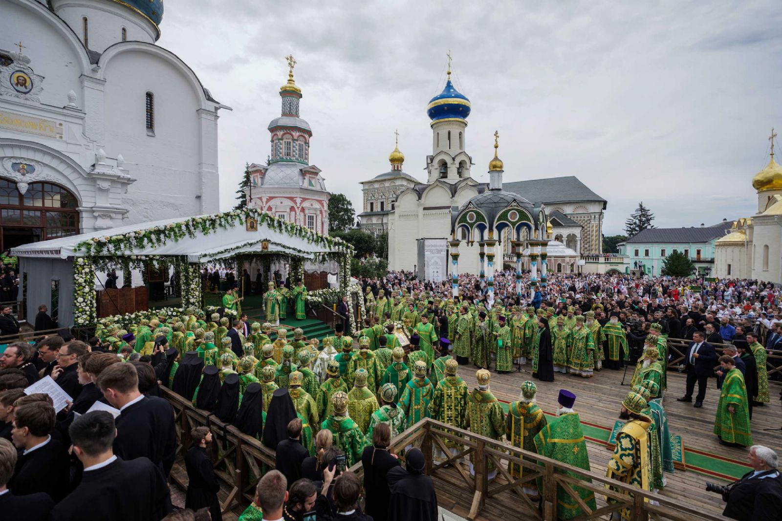 В канун праздника обретения мощей преподобного Сергия Радонежского митрополит Владимир сослужил Святейшему Патриарху Кириллу за всенощным бдением в Троице-Сергиевой лавре