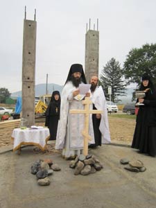 Закладка первого камня во основание часовни в Бровничах