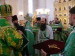 Владивосток. В день праздника Святой Троицы ряд клириков и мирян поощрены наградами 
