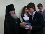 Владивосток. Архиепископ Вениамин вручил аттестаты воспитанникам Православной гимназии 