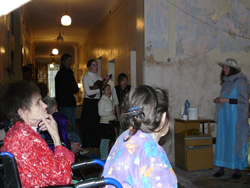 Хорошее настроение в подарок пациентам городского хосписа