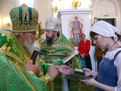 В день праздника Святой Троицы ряд клириков и мирян поощрены наградами
