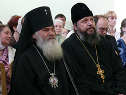 Владивосток. Архиепископ Вениамин вручил аттестаты воспитанникам Православной гимназии 