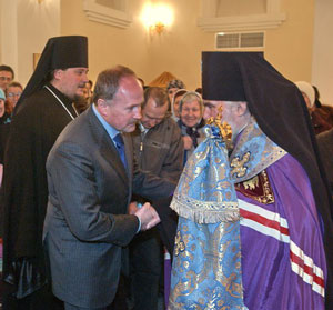 Фото, Представитель президента в ДФО Олег Сафонов посетил Покровский собор 
