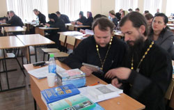 Фото. Владивосток. 14 июня 2012 года. Заседание секции «Актуальные проблемы социального служения Церкви»