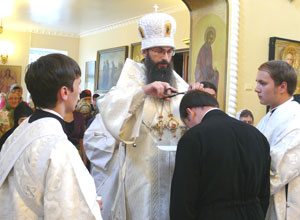 Фото. Владивосток. Епископ Уссурийский Иннокентий, викарий Владивостокской епархии, совершил новые диаконские хиротонии в Свято-Никольском кафедральном соборе