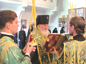 Фото. Линевичи. Архиепископ Вениамин совершает молебен св. вмц. Варваре