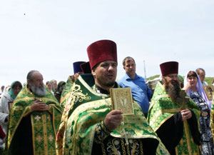 Фото. Врангель. В праздновании пятидесятницы приняли участие духовенство и прихожане из гг. Находки и Партизанска, сёл Владимиро-Александровское, Ливадия, Хмыловка, Сергеевка, Николаевка и др.