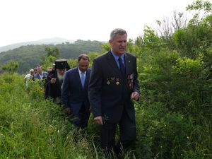 Фото. Владивосток. В день образования г. Владивостока над входом в форт № 7 установлена икона цесаревича Алексея 