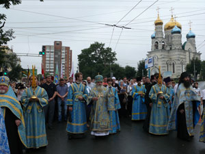 Фото. Владивосток. Албазинская икона Божией Матери торжественно пронесена по главным улицам города