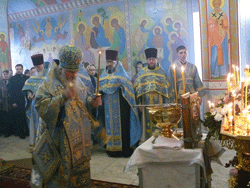 Фото. Владивосток, архиепископ Вениамин на Божественной литургии в честь иконы Божией Матери «Всех скорбящих радость»