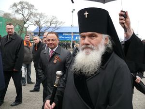 Фото. Владивосток. Празднование Дня Победы в Великой Отечественной войне 1941-1945 гг. В сквере Дома офицеров флота