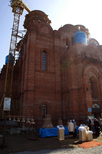 Фото. На новом храме в Находке установлены колокола
