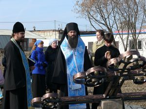 Фото. Владивосток. Епископ Иннокентий совершил чин освящения места под строительство храма, посвященного памяти пострадавших в годы репрессий