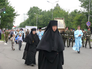 Фото. Уссурийск. Крестный ход с Казанской иконой Божией Матери
