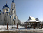 Фото. Арсеньев. На территории Благовещенского кафедрального собора продолжается строительство иконной лавки; ремонтные работы идут и внутри храма