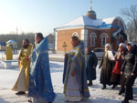 Фото. Лучегорск. Приход храма иконы Пресвятой Богородицы «Скоропослушница». Крестный ход в день юбилейного престольного праздника 22 ноября 2012 года