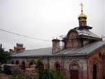 Корпус монастыря с храмом