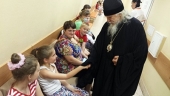 Председатель Синодального отдела по благотворительности навестил пациентов Научного центра здоровья детей РАМН