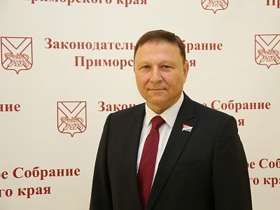 Митрополит Вениамин поздравил Александра Ролика с избранием на пост спикера парламента Приморья