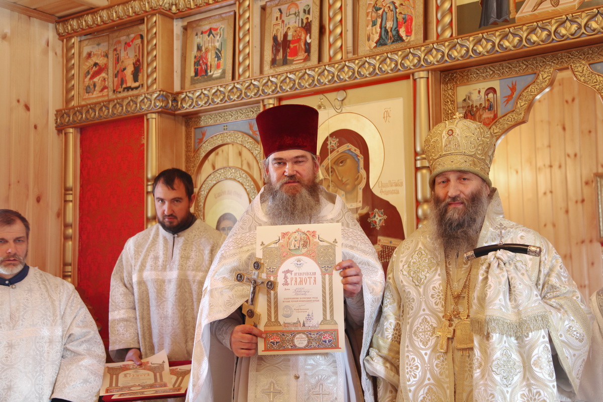 Освящение новопостроенного храма в селе Саратовка (+ Фото)