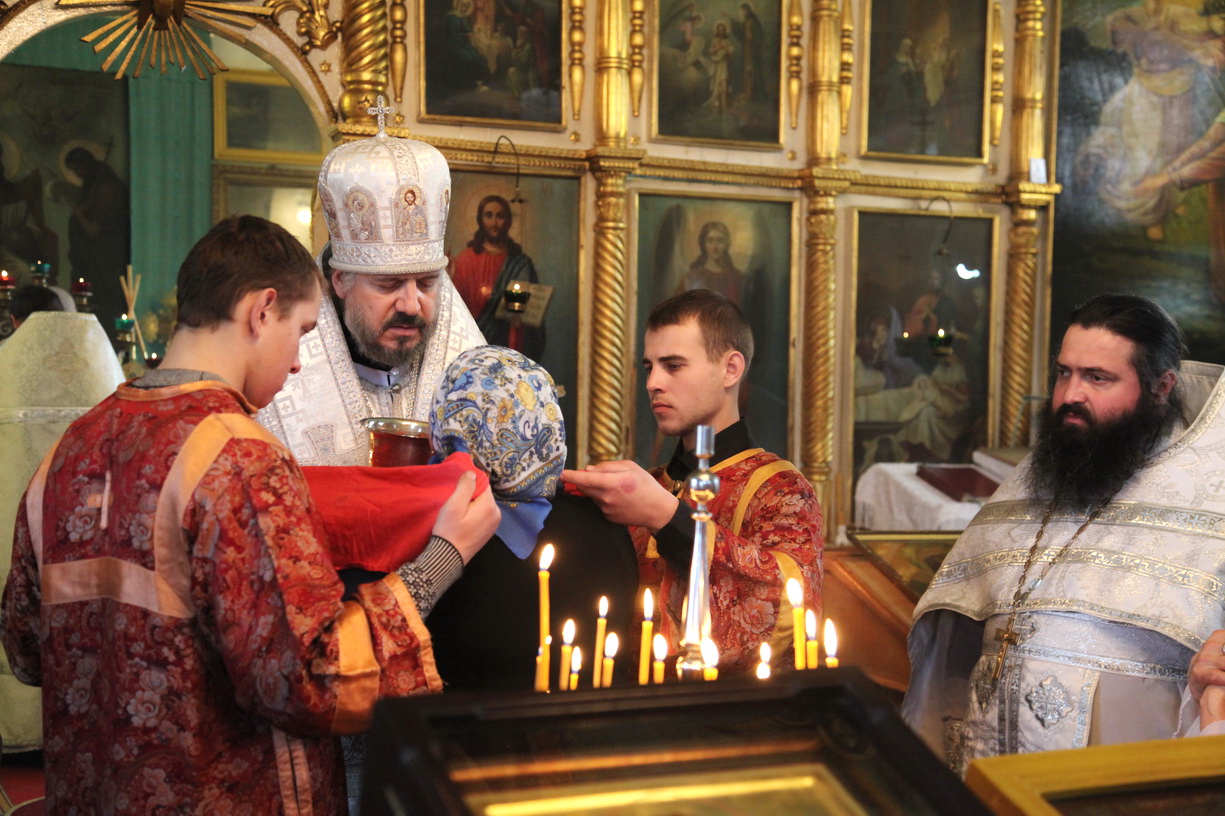 В день празднования Обрезания Господня и памяти святителя Василия Великого епископ Находкинской и Преображенский Николай совершил Божественную литургию в храме Рождества Богородицы г. Партизанска