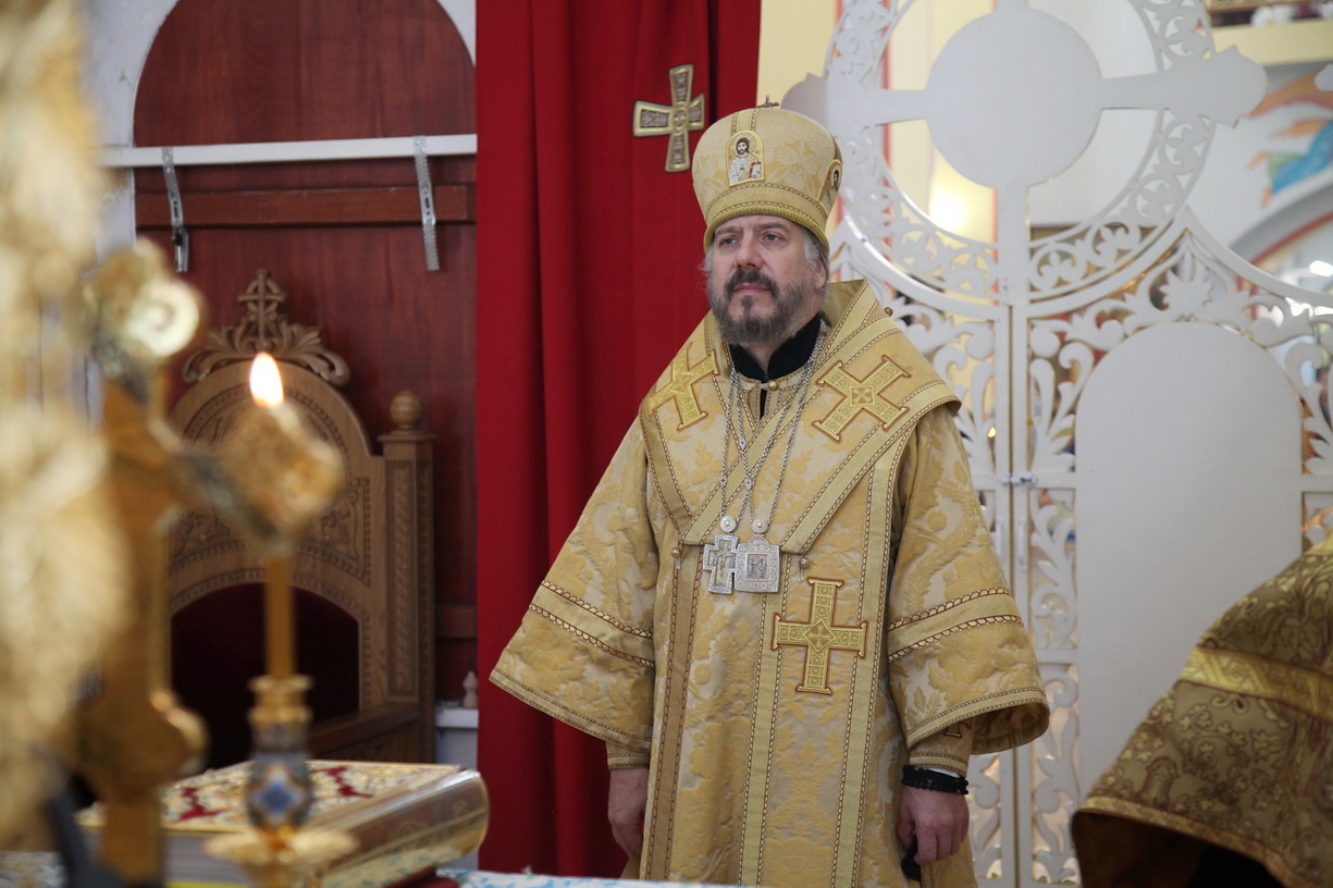 Епископ Находкинский и Преображенский Николай возглавил всенощное бдение в Казанском соборе.