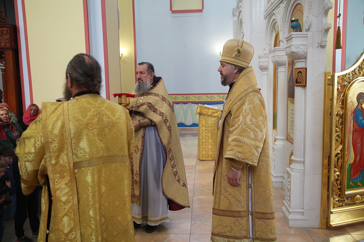 В неделю 16-ю по Пятидесятнице епископ Находкинский и Преображенский Николай совершил Божественную литургию в Казанском Кафедральном соборе г. Находки.