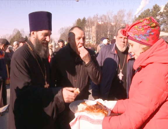 Лучегорцев поздравили с праздником