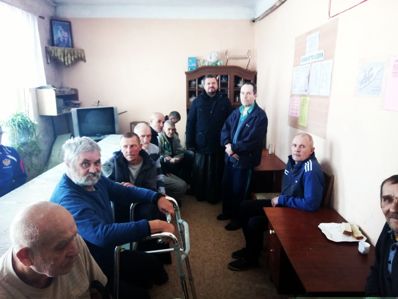 Встречи со священником в приюте для бездомных.
