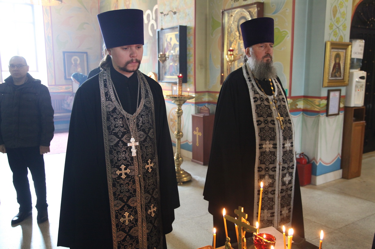 Епископ Находкинский и Преображенский Николай молился за уставным богослужением в Казанском Кафедральном соборе г. Находки