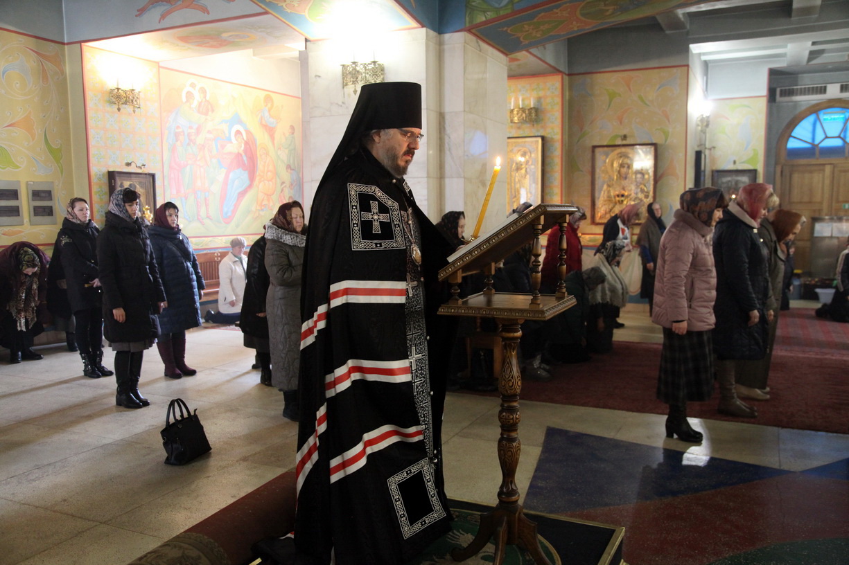 В среду первой седмицы Великого поста епископ Находкинский и Преображенский Николай совершил повечерие с чтением Великого покаянного канона прп. Андрея Критского