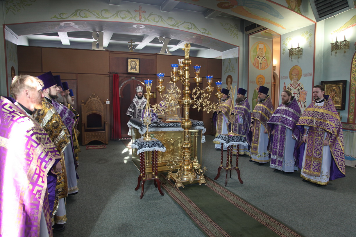 В день памяти 40-ка мучеников Севастийских, епископ Находкинский и Преображенский Николай в сослужении епархиального духовенства совершил Литургию Преждеосвященных Даров в Кафедральном Казанском соборе г. Находки.