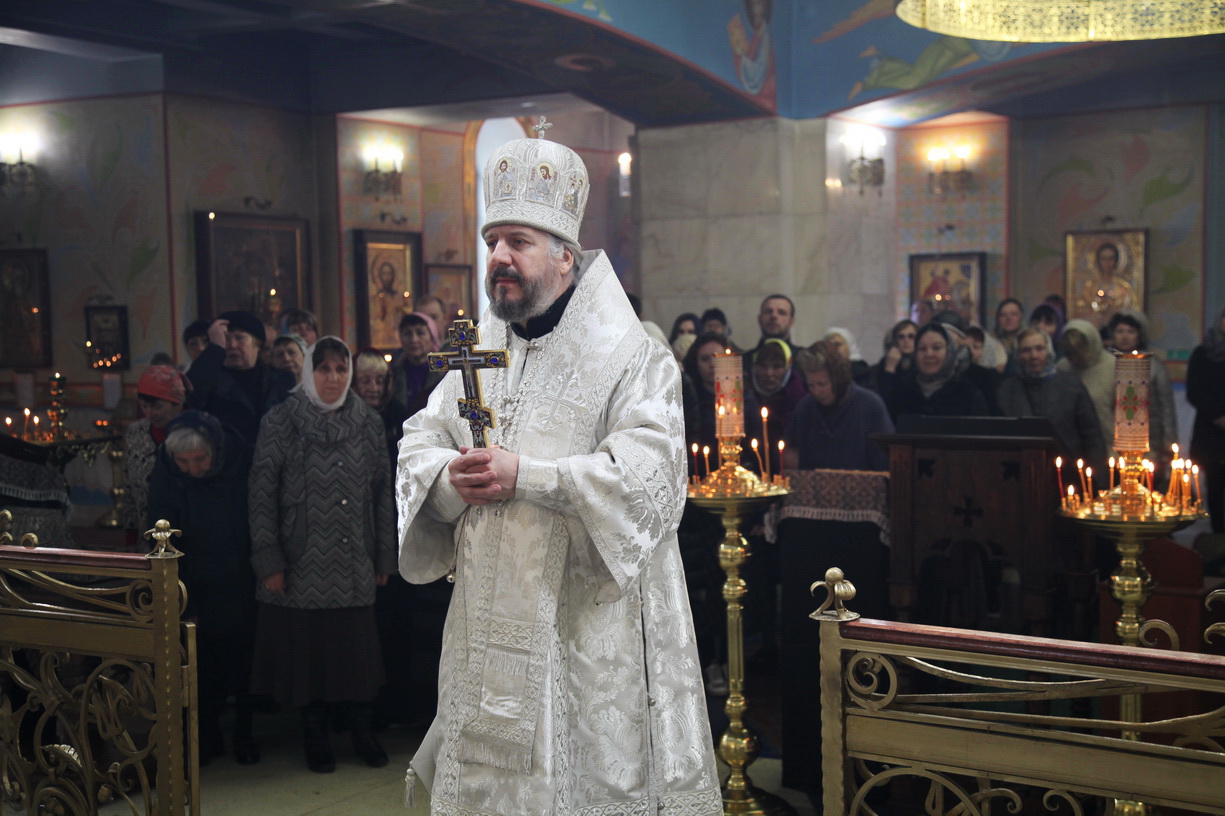 В Лазареву субботу епископ Находкинский и Преображенский Николай совершил Божественную литургию в Казанском Кафедральном соборе г. Находки