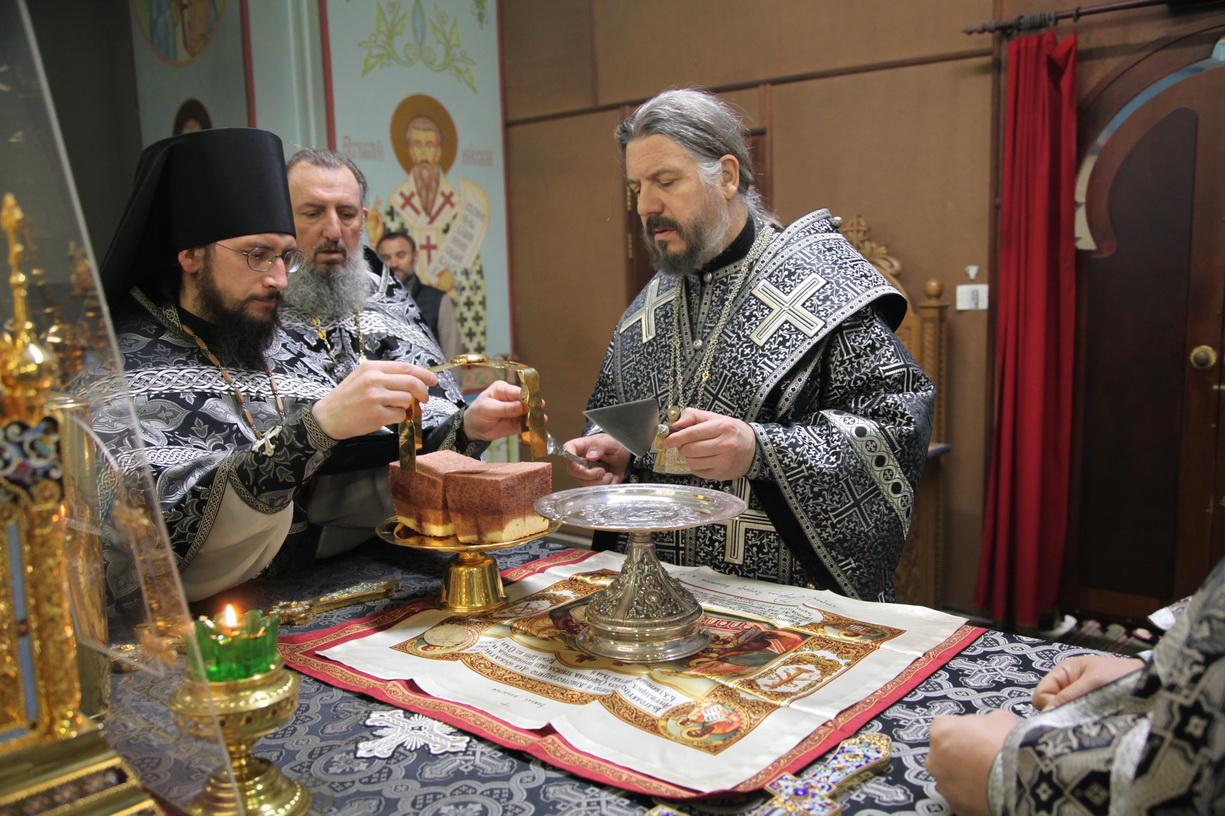 В Великий вторник епископ Находкинский и Преображенский Николай совершил Литургию Преждеосвященных Даров в Казанском Кафедральном соборе г. Находки