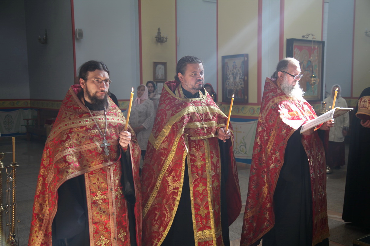 В канун дня памяти святителя Николая Чудотворца епископ Находкинский и Преображенский Николай совершил всенощное бдение в Казанском Кафедральном соборе г. Находки