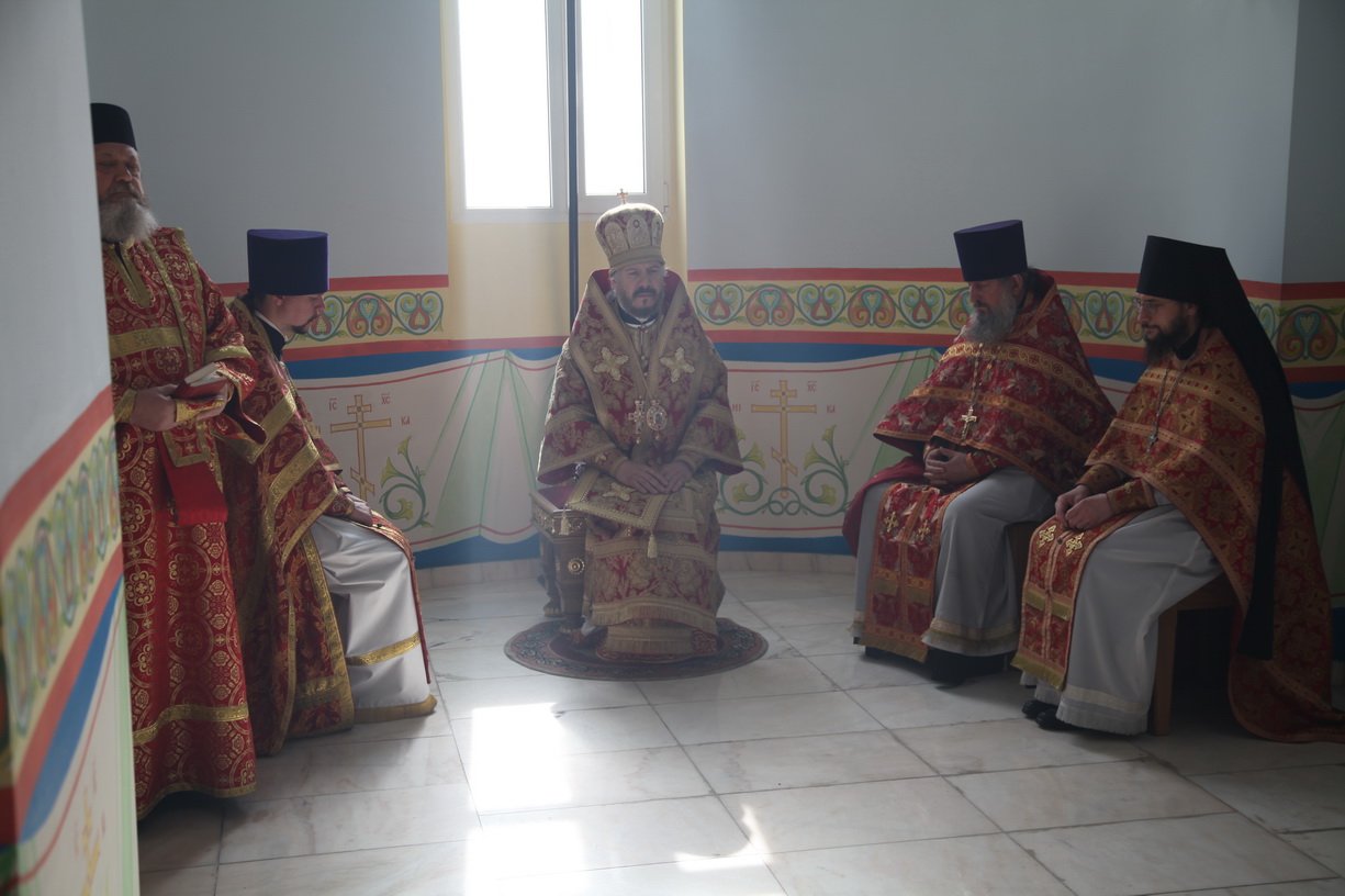 В день памяти перенесения мощей святителя Николая, архиепископа Мир Ликийских в град Бар епископ Находкинский и Преображенский Николай совершил Божественную литургию в Казанском кафедральном соборе г. Находка.