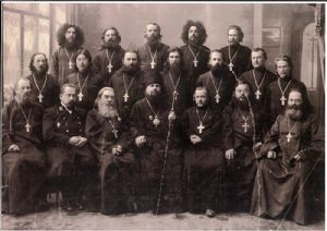 8-й съезд епархиального духовенства 1913 г. Владивосток. Андрей Зимин сидит в первом ряду второй справа-налево

