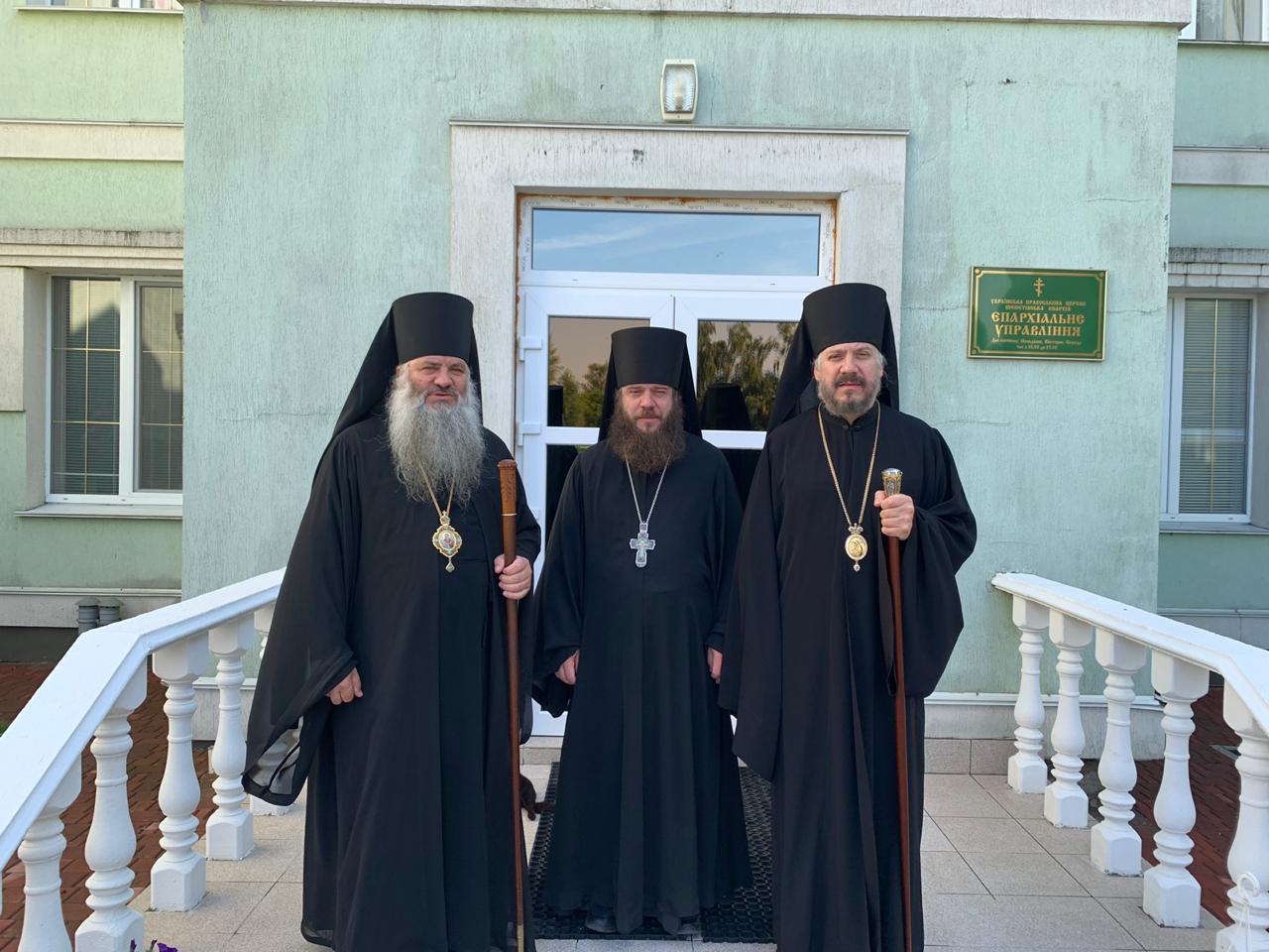 В неделю Всех святых епископ Находкинский и Преображенский Николай совершил Божественную литургию Свято-Михайловском кафедральном соборе г. Шепетовка.