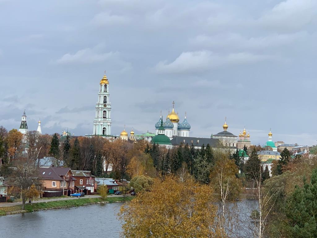 В день преставления преподобного Сергия Радонежского митрополит Владимир сослужил Предстоятелю Русской Церкви за Божественной литургией в Троице-Сергиевой лавре