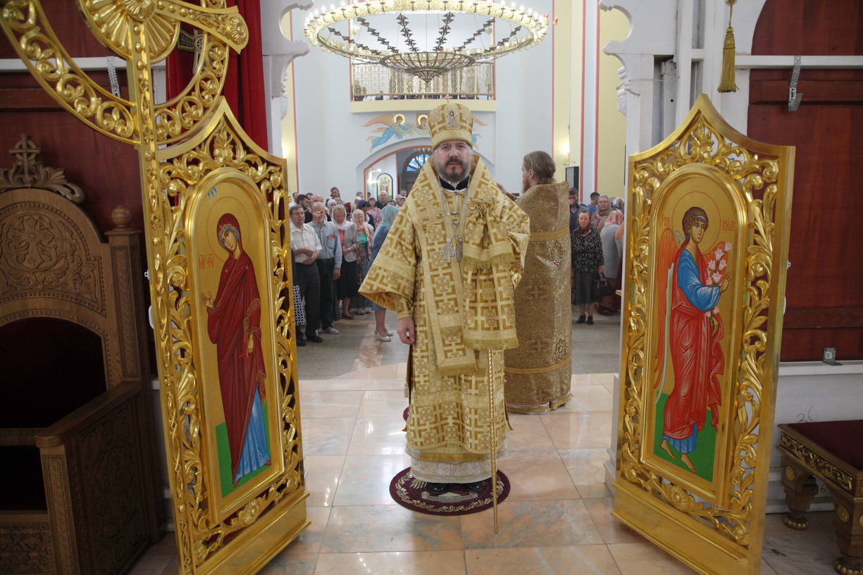 В неделю 8-ю по Пятидесятнице епископ Находкинский и Преображенский Николай совершил Божественную литургию в Казанском Кафедральном соборе г. Находки.