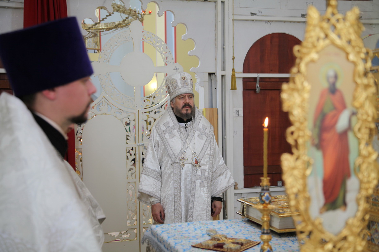 Епископ Находкинский и Преображенский Николай возглавил всенощное бдение в Казанском соборе.