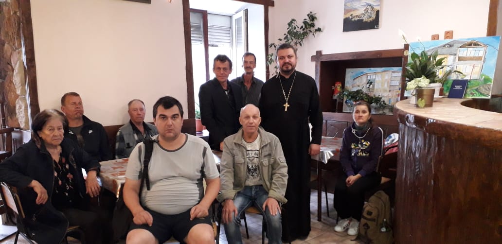 Духовные беседы в благотворительной столовой.