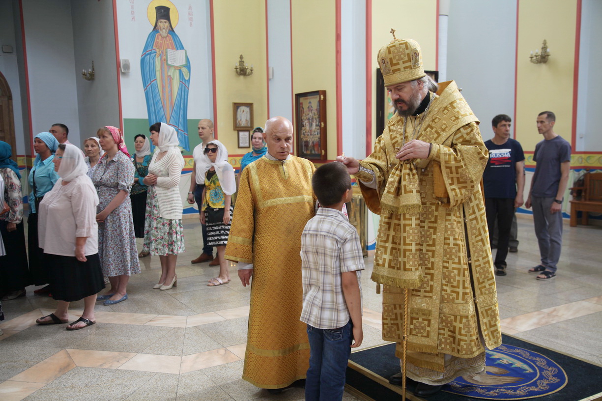 В канун недели 7-ой по Пятидесятнице, памяти святой Марии Магдалины, епископ Находкинский и Преображенский Николай возглавил всенощное бдение в Казанском кафедральном соборе г. Находки.