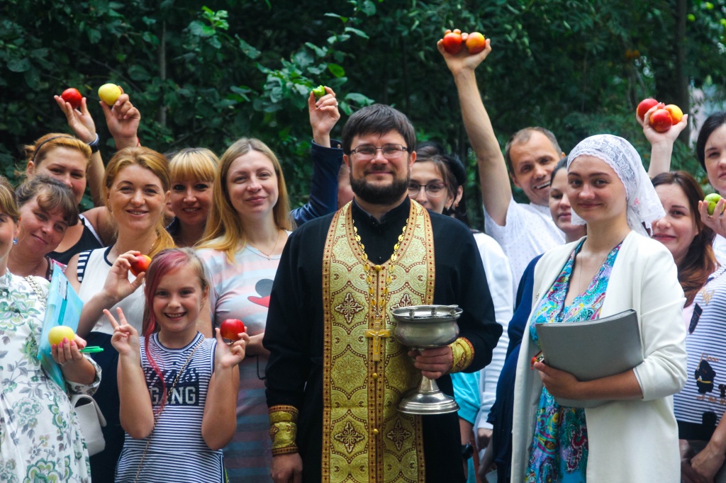 Во Владивостокском клиническом родильном доме №3 совершили праздничный молебен